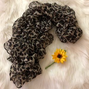Leopard print scrunch scarf